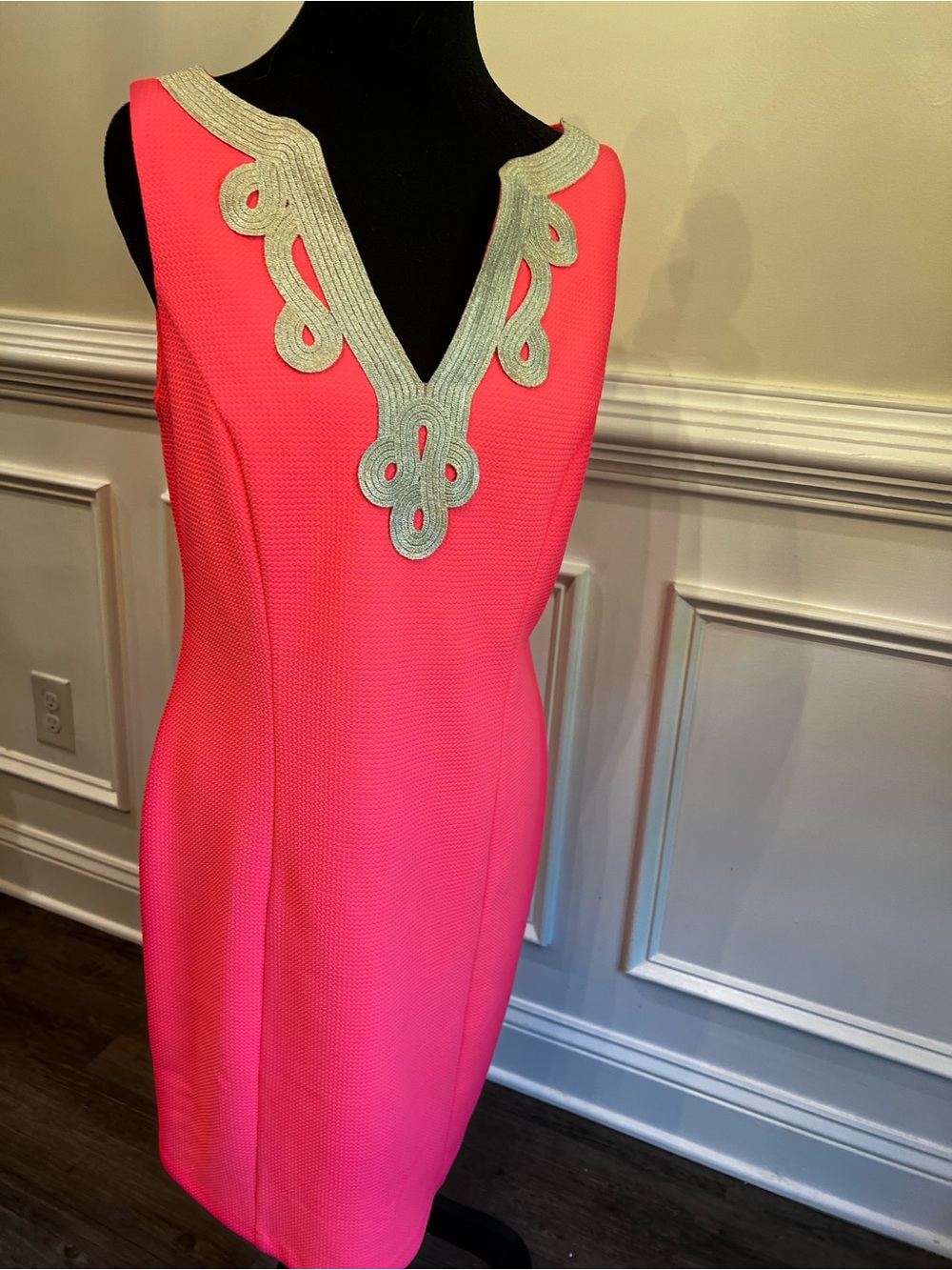 Vince Camuto Hot Pink V-Neck Embellished Shift Dress - Picture 2 of 5